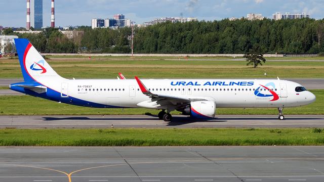RA-73837:Airbus A321:Уральские авиалинии
